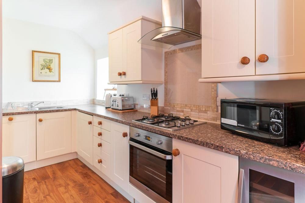 Holyland House - Greenacres Estates Lamphey Dış mekan fotoğraf